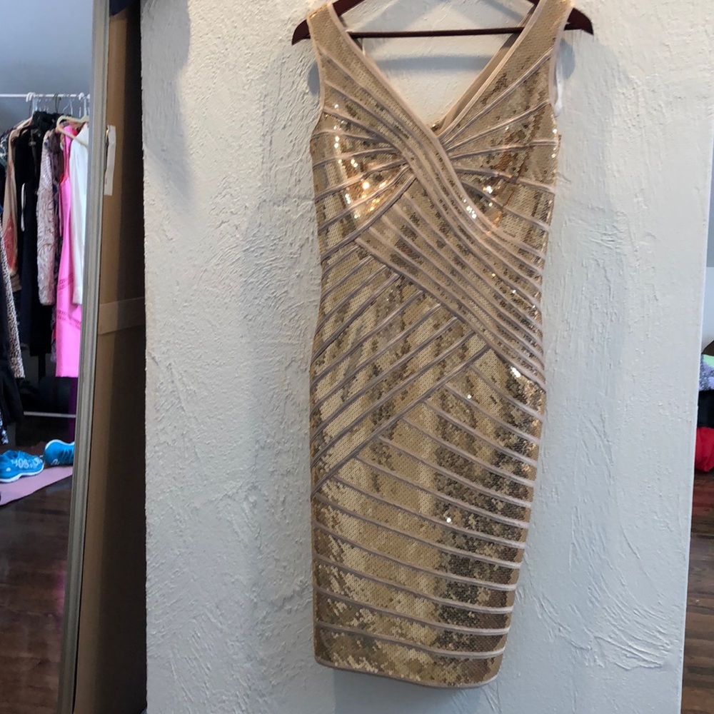 Stunning Tadashi Shoji gold showstopper